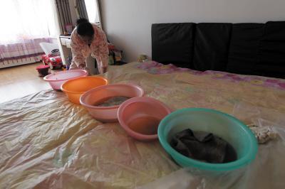 元氏楼上漏水，住户失联，小区没物管，业主维权难！律师来支招……